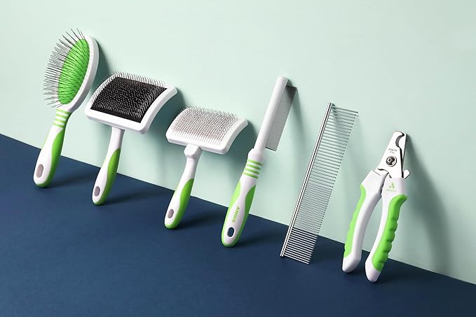 Andis 68575 Animal Nail Cutter for Small Breeds - Stainless Steel Blades with Sharp Efficiency - Designed for Repeated Use & Recommended by Pet Trainers – Medium Size & White/Green