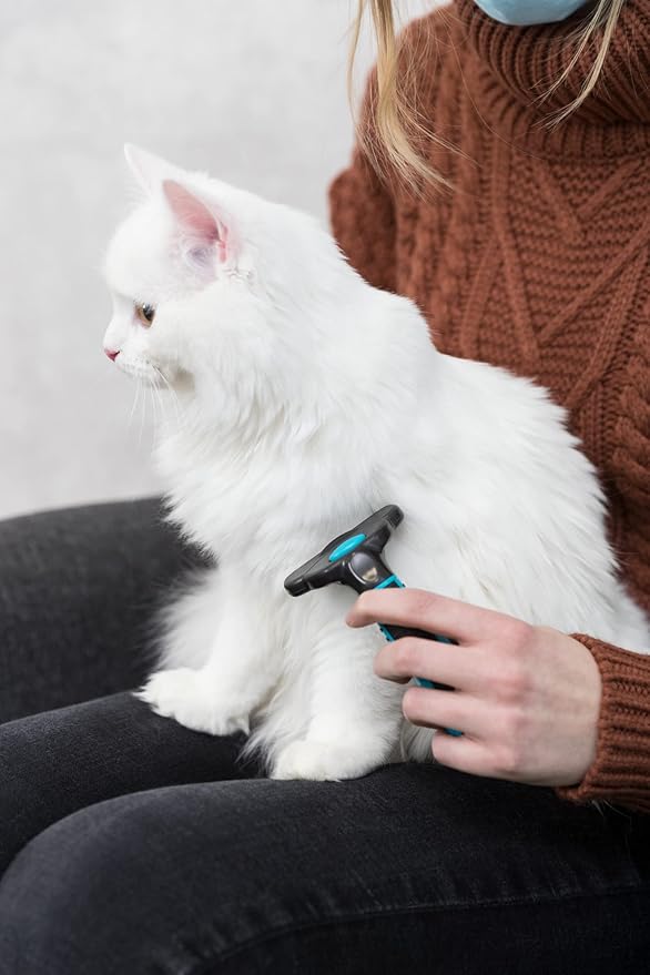 TRIXIE Pet Deshedding and Grooming Tool for Cats and Small Dogs, 2.75" x 5.5" (7x15cm)