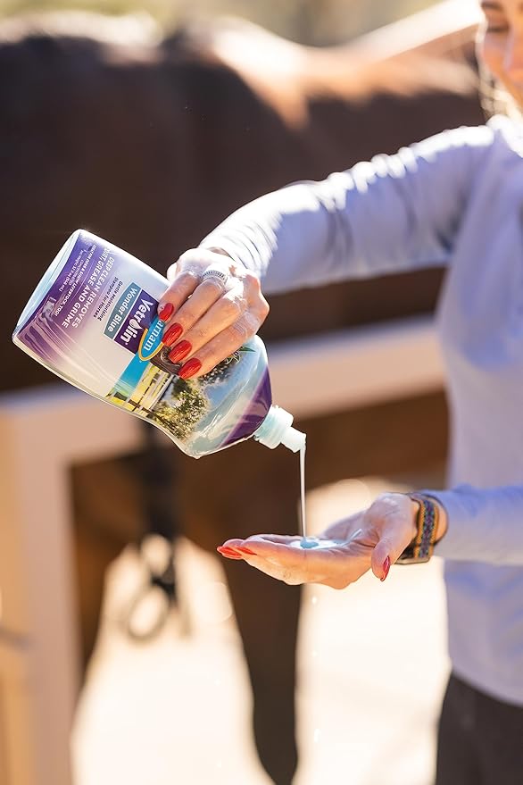 Farnam Vetrolin Wonder Blue Gentle Moisturizing Shampoo for Horses, Livestock and Dogs Blue 32